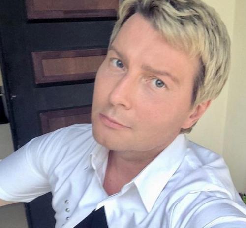 Николай басков находится под каблуком, утверждает пресса. 02