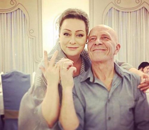 Хорошо, что есть ещё актрисы, которые не переделали себя пластикой! 01