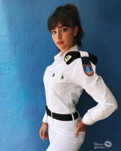 Она в израильской армии служит. 08