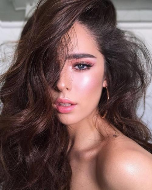 Она в израильской армии служит. 02