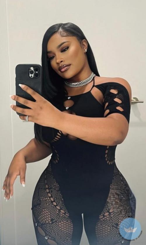 Девушка внезапно стала интернет - звездой благодаря своим фото 