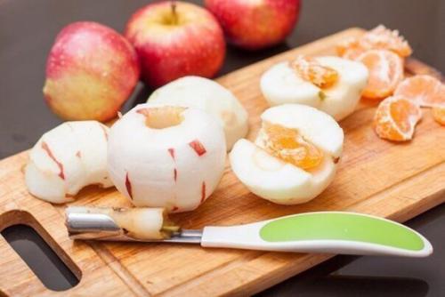 Пирог из творожного теста с яблоками.