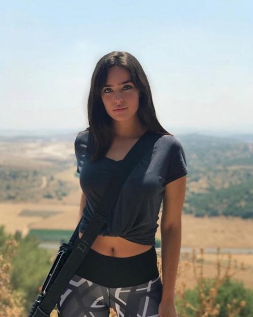 Она в израильской армии служит. 03