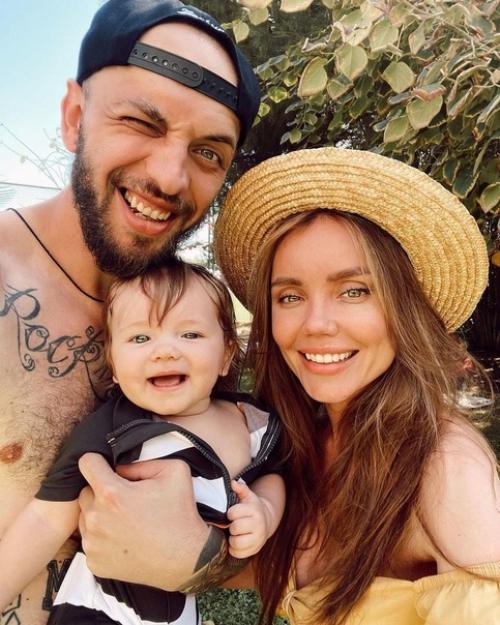 Рэп - исполнитель SТ, его жена Ассоль Васильева и малышка дочка! 03