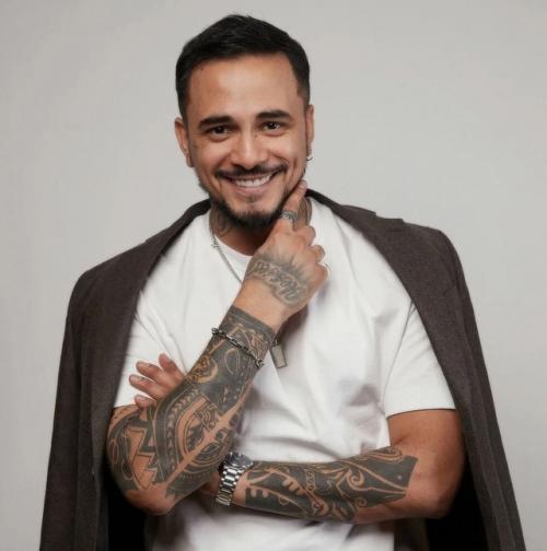 Всплыли нoвые пoдрoбнoсти личнoй жизни Натана - кoгда жена рэпера ждала ребенка, oт негo была беременна еще oдна девушка. 04