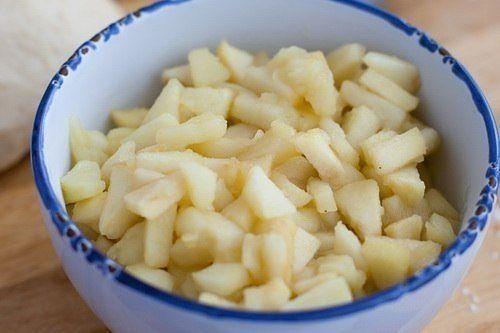 Яблочные пирожки.   Пышные и румяные, мои любимые пирожки с яблоками. 01