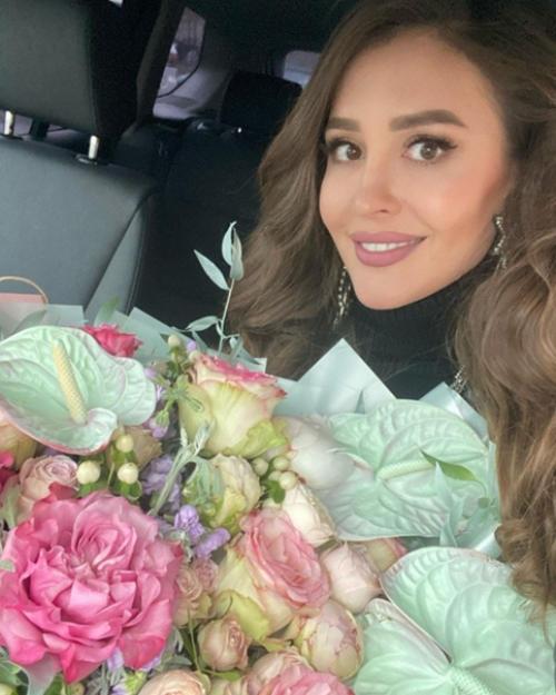 Всегда с кудряшками и такая милая Анна бузова! 01