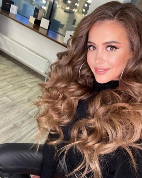 Всегда с кудряшками и такая милая Анна бузова! 03