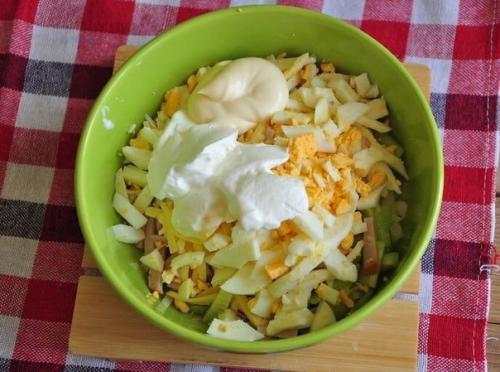 Салат Неженка.  Вкусный праздничный салатик, нежный, но пикантный за счет чесночка. 03