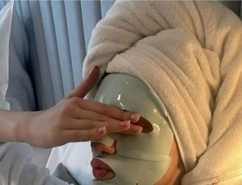 Гидрогелевые, тканевые, кремовые, альгинатные - разберёмся без лишней путаницы.

