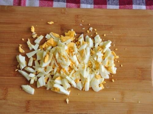 Салат Неженка.  Вкусный праздничный салатик, нежный, но пикантный за счет чесночка. 02