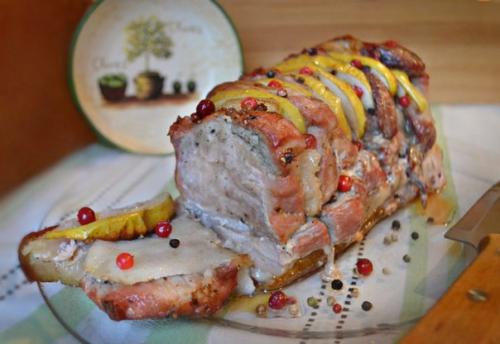 Приготовьте по этому рецепту аппетитное горячее блюдо - свинина, запеченная с яблоками, получается просто превосходной! Приготовьте по этому рецепту аппетитное горячее блюдо - свинина, запеченная с яблоками, получается просто превосходной!