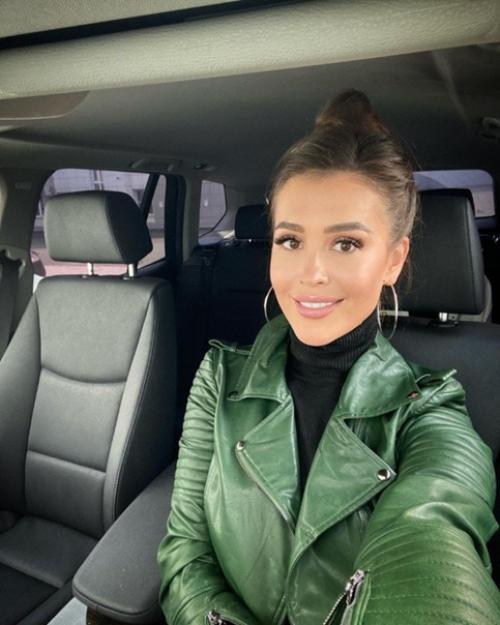 Всегда с кудряшками и такая милая Анна бузова! 04