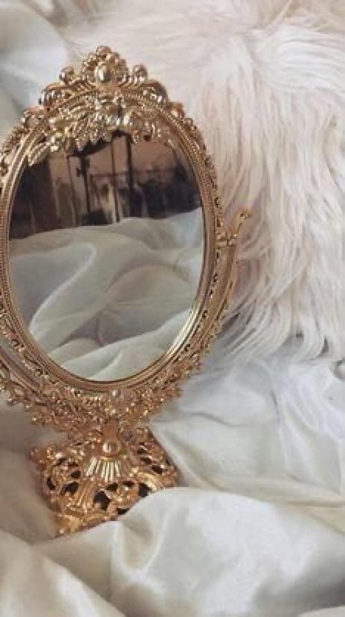 Есть такие моменты в жизни - редкие и драгоценные, - когда ты абсолютно уверен, что волшебство существует. 02