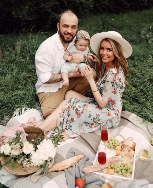 Рэп - исполнитель SТ, его жена Ассоль Васильева и малышка дочка! 02