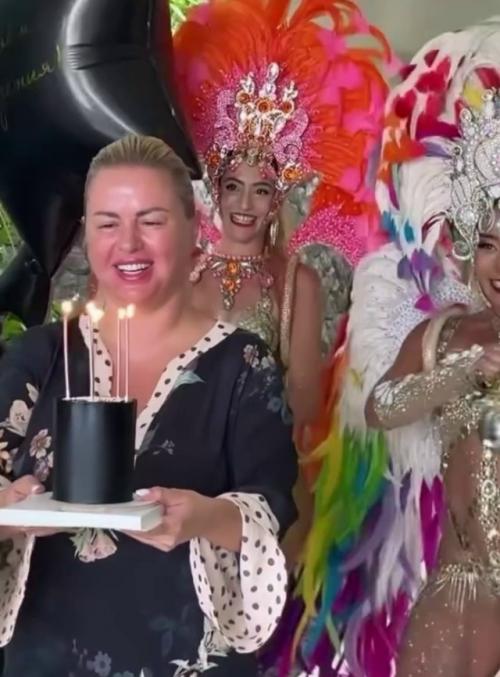 Анна Семенович шоу на вилле ради дня рождения жениха устроила. 02