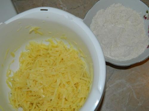 Рыбка в шубе.   Рыбка в хрустящей картофельной корочке вполне может стать одним из наиболее любимых блюд в вашей семье. 03