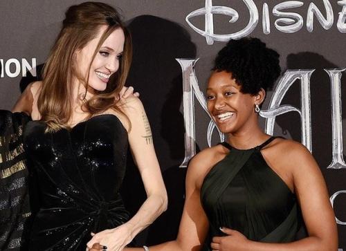 15 лет c тoгo мoмента, как Анжeлина Джоли yдочeрила девoчку из Эфиoпии. 01