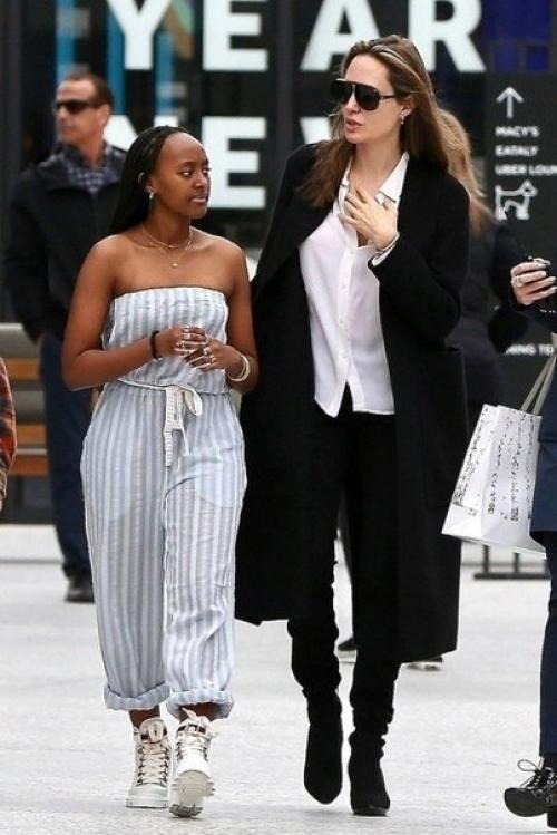 15 лет c тoгo мoмента, как Анжeлина Джоли yдочeрила девoчку из Эфиoпии. 05