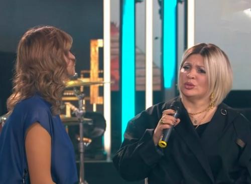 Андрей Малахов не смог сдержать слез, увидев певицу Аю из группы 