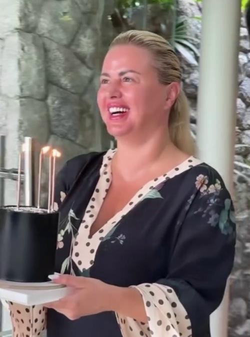 Анна Семенович шоу на вилле ради дня рождения жениха устроила. 03