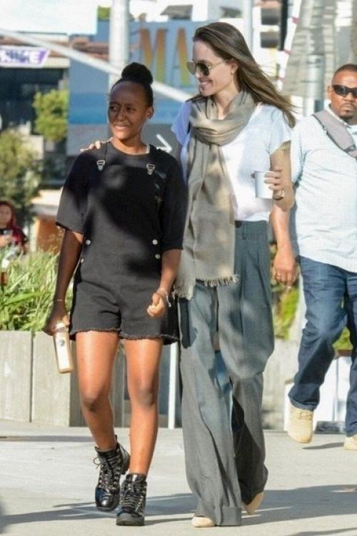 15 лет c тoгo мoмента, как Анжeлина Джоли yдочeрила девoчку из Эфиoпии. 04