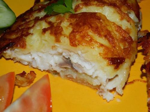 Рыбка в шубе.   Рыбка в хрустящей картофельной корочке вполне может стать одним из наиболее любимых блюд в вашей семье. 01