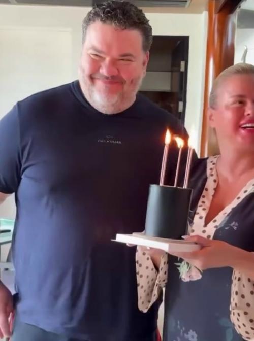 Анна Семенович шоу на вилле ради дня рождения жениха устроила. 04