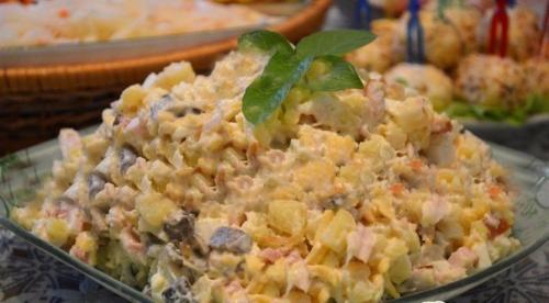 Салат с копченой курицей. Салат с копченой курицей.