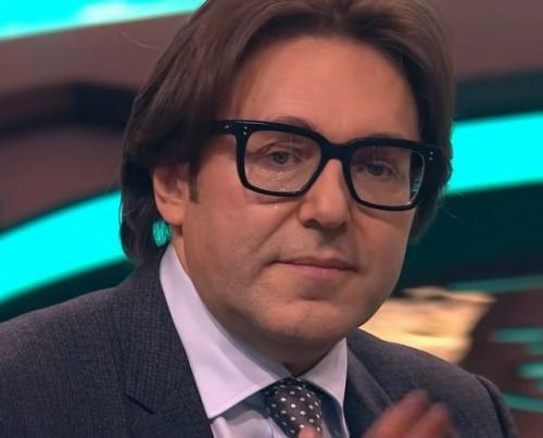 Андрей Малахов не смог сдержать слез, увидев певицу Аю из группы Город 312 на шоупривет, Андрей! 02