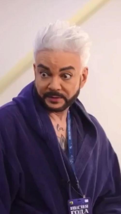 Хотя я Стоматолог, Хирург, Акушер - Гинеколог, я всё еще Артист: Киркоров, если снова попадет не в ту дверь, не останется без работы. 01