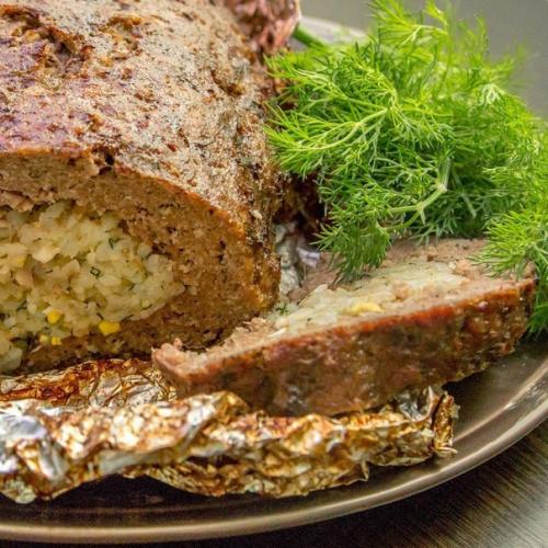 Мясной рулет с рисом и яйцом.