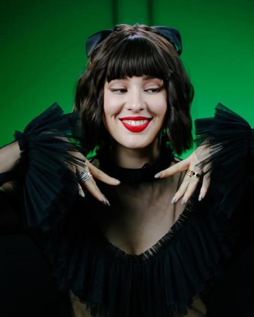 Украинские хейтеры набросились на марув после того, как она объяснила почему артисты из незалежной рвутся работать в России. 02