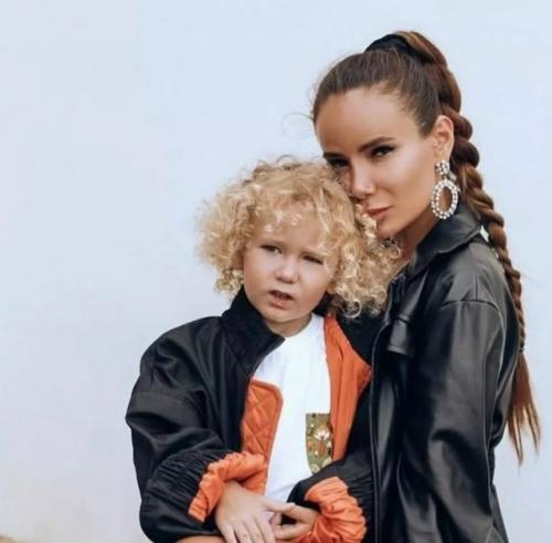 Длинные волосы - символ мужественности: как Айза - лилуна ай защищает сына от хейтеров в соцсетях. 02