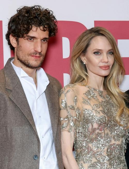 50-Летняя Анджелина Джоли и Луи гаррель вышли вместе в свет в Париже. 02