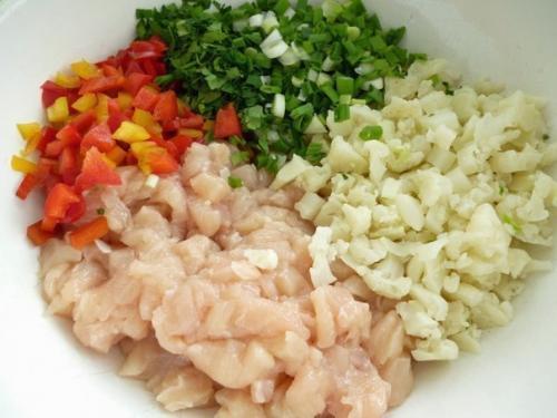 Куриные рубленые котлеты с цветной капустой и болгарским перцем. 01
