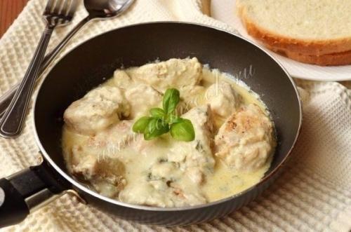 Куриные грудки в сливочном соусе. Куриные грудки в сливочном соусе.