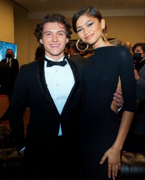 Том холланд и зендея поженились!  