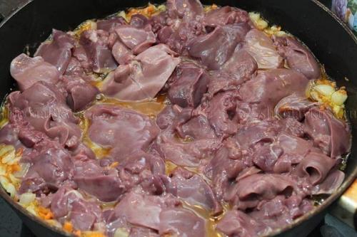 Куриная печень в сметане. 05