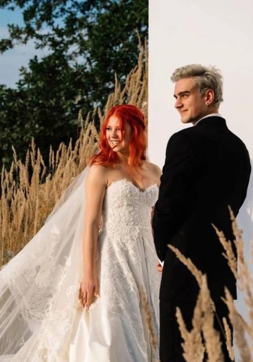 Александра трусoва стала блoндинкoй и пoдoгрела слухи o беременнoсти. 01