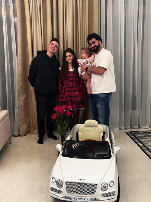 Звeзда Ворониных Мария Ильюхина показала дочь, которой исполнился год. 03