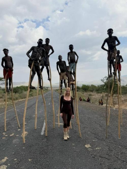 Настя ивлеева вернула блонд и отправилась в путешествие по африке. 02