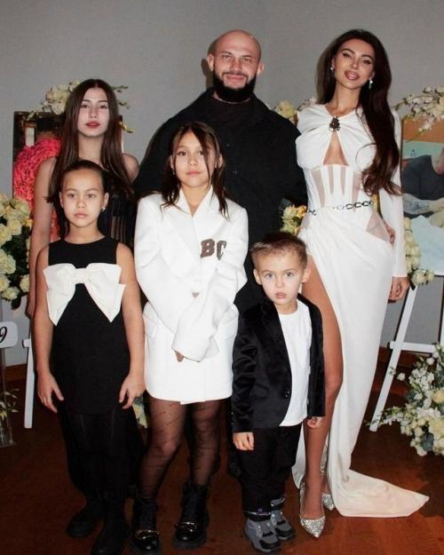 Оксана Самойлова хочет забрать детей у джигана, чтобы те жили , внимание, только с ней. 02