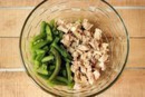 Салат шедевр.  Ингредиенты: 02