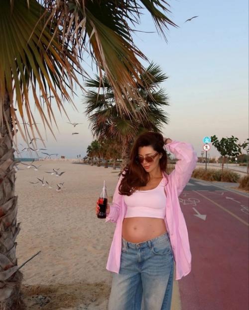 Дочь анaстaсии Зaворотнюк делится беременными фото. 03