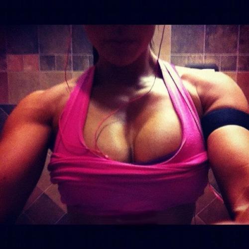 Упражнения на грудные мышцы для девушек! Упражнения на грудные мышцы для девушек!