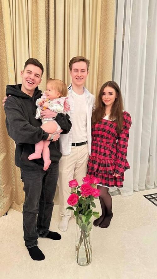 Звeзда Ворониных Мария Ильюхина показала дочь, которой исполнился год. 02