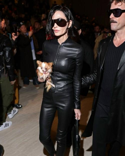 63-Летняя деми Мур фанатов своей худобой шокировала. 02