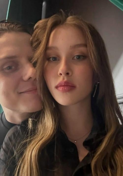 Ваня Дмитриенко подвергся резкому осуждению за высказывание, что актриса Анна пересильд была названа им секс - символом.
