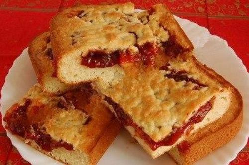 Пирог с вареньем из песочного теста. 

